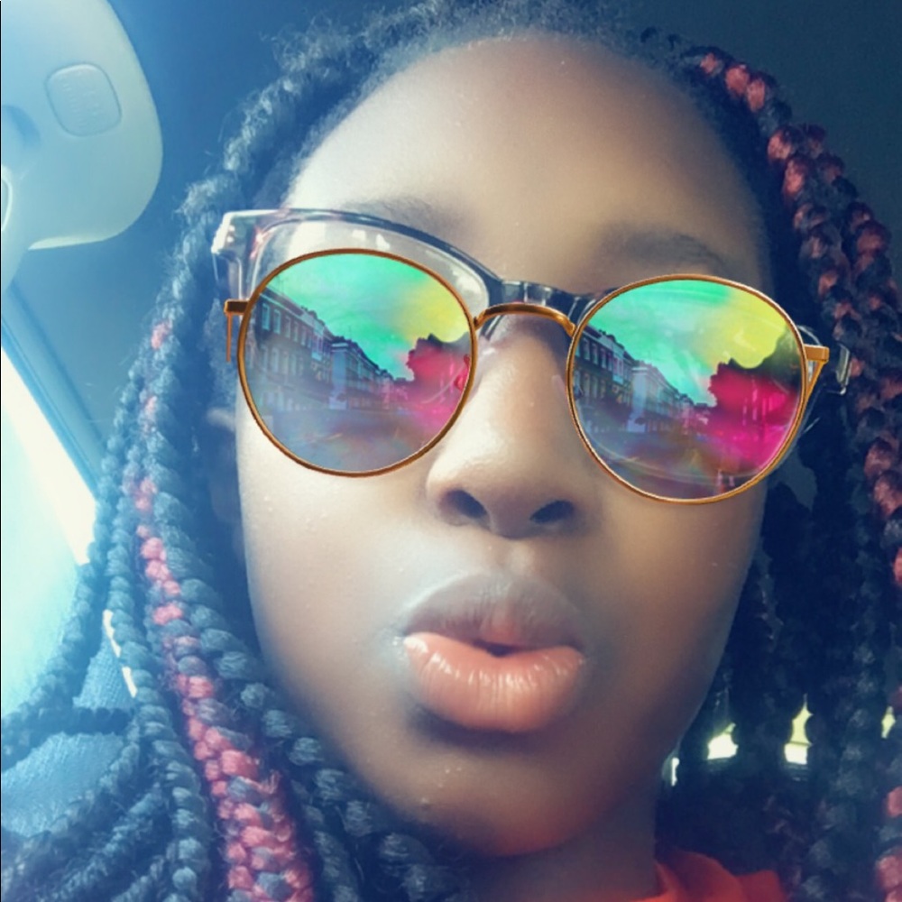 Meet your Posher, Theandrea